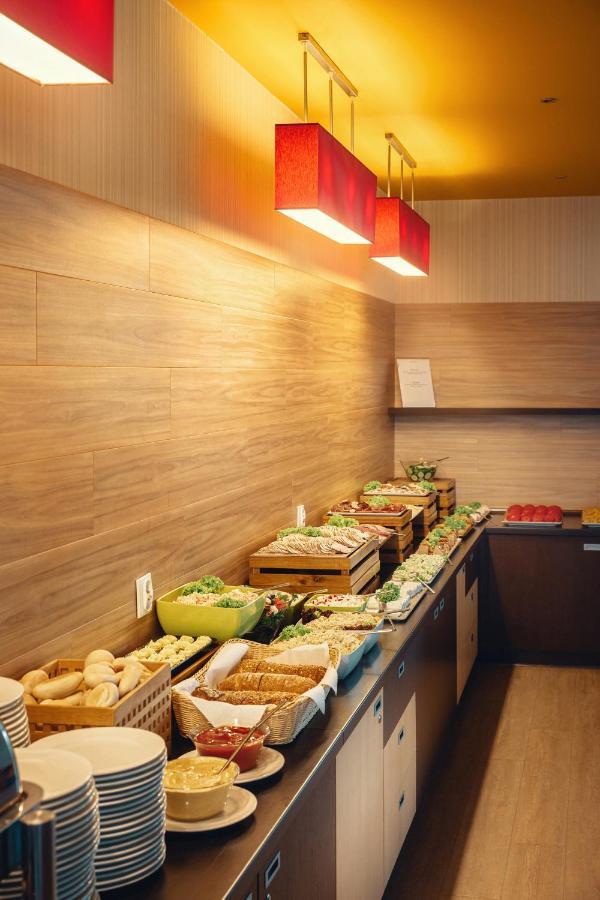 苏维兹尼兹德鲁伊医疗温泉疗养酒店 布斯克·兹德鲁伊 外观 照片